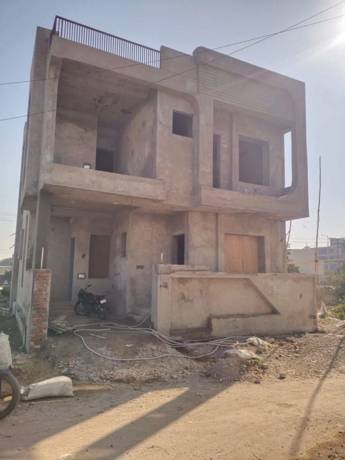 Plot in Kalwa Road