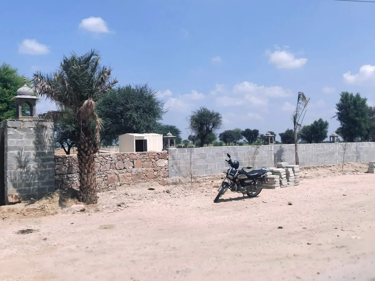 Plot in Ajmer Road